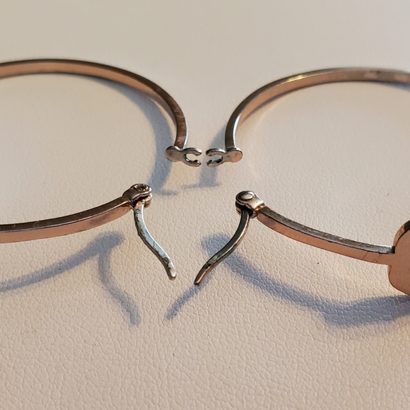 Betsey Johnson Rose Gold Tone Metal Lips Hoops - Picture 4 of 5